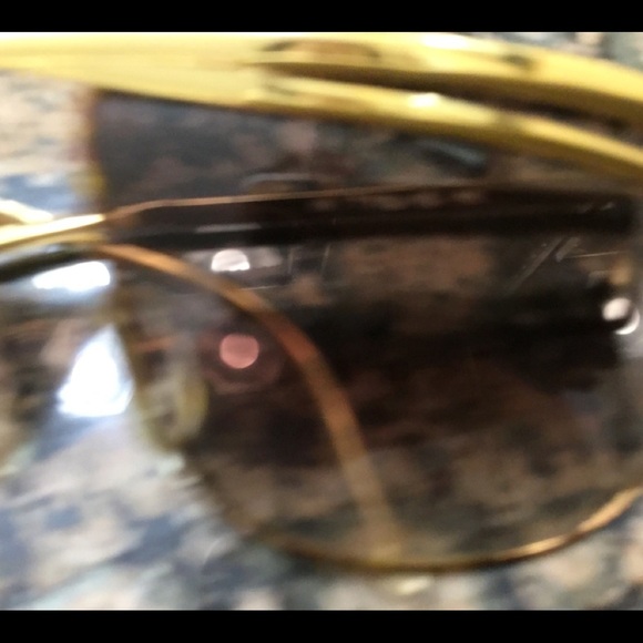 Adrienne Vittadini Gold Framed Sunglasses 🔴 - Picture 4 of 10